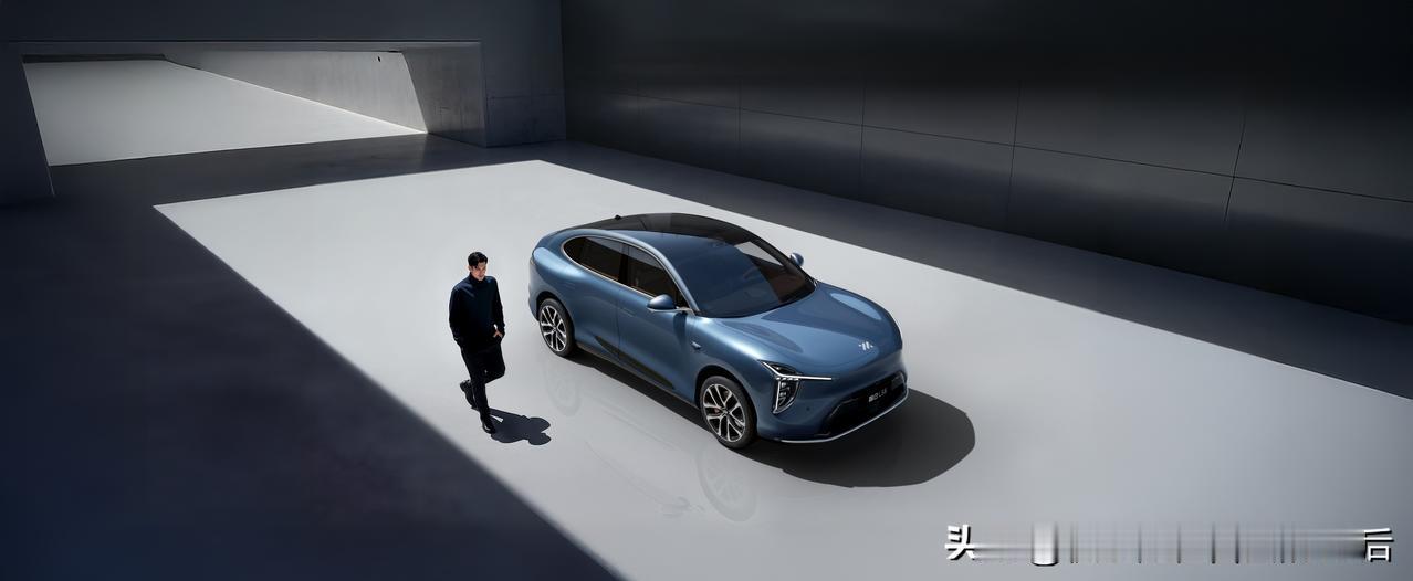 2025年末的新能源战场，一场无声的“旗舰暗战”已然打响。智己LS9在激烈的大六