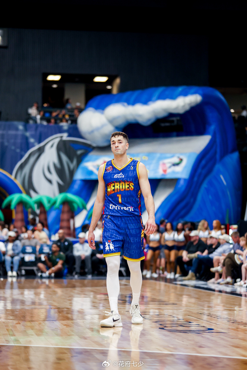 德克萨斯传奇双杀圣克鲁斯勇士第一场112比106班顿，29中14，三分4中2，3