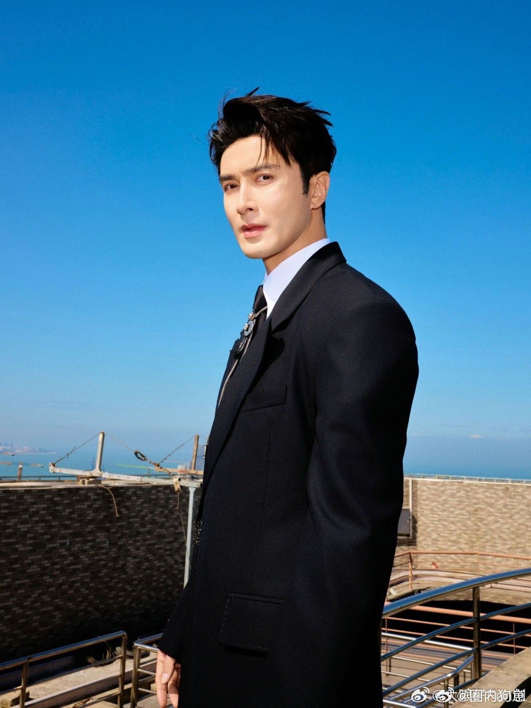 高伟光熟男苏感 谁懂老宫接到电话立刻换西装出门的那种苏感，嘴上还在耍宝可行动已经