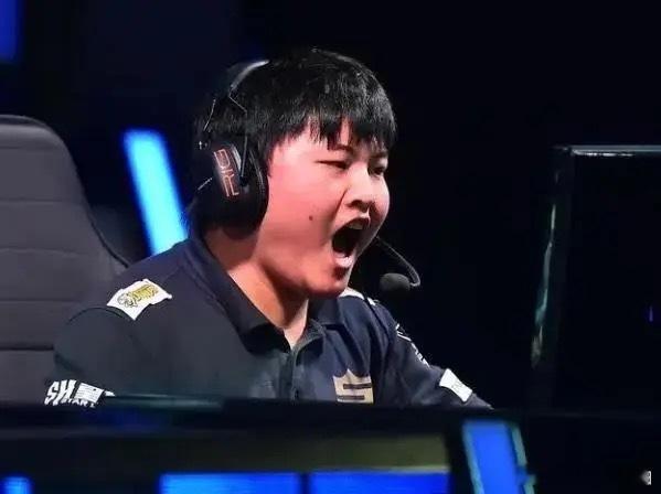 建议兔宝把RA席位买了，mlxg，zzitai，xiaohu，letme，uzi