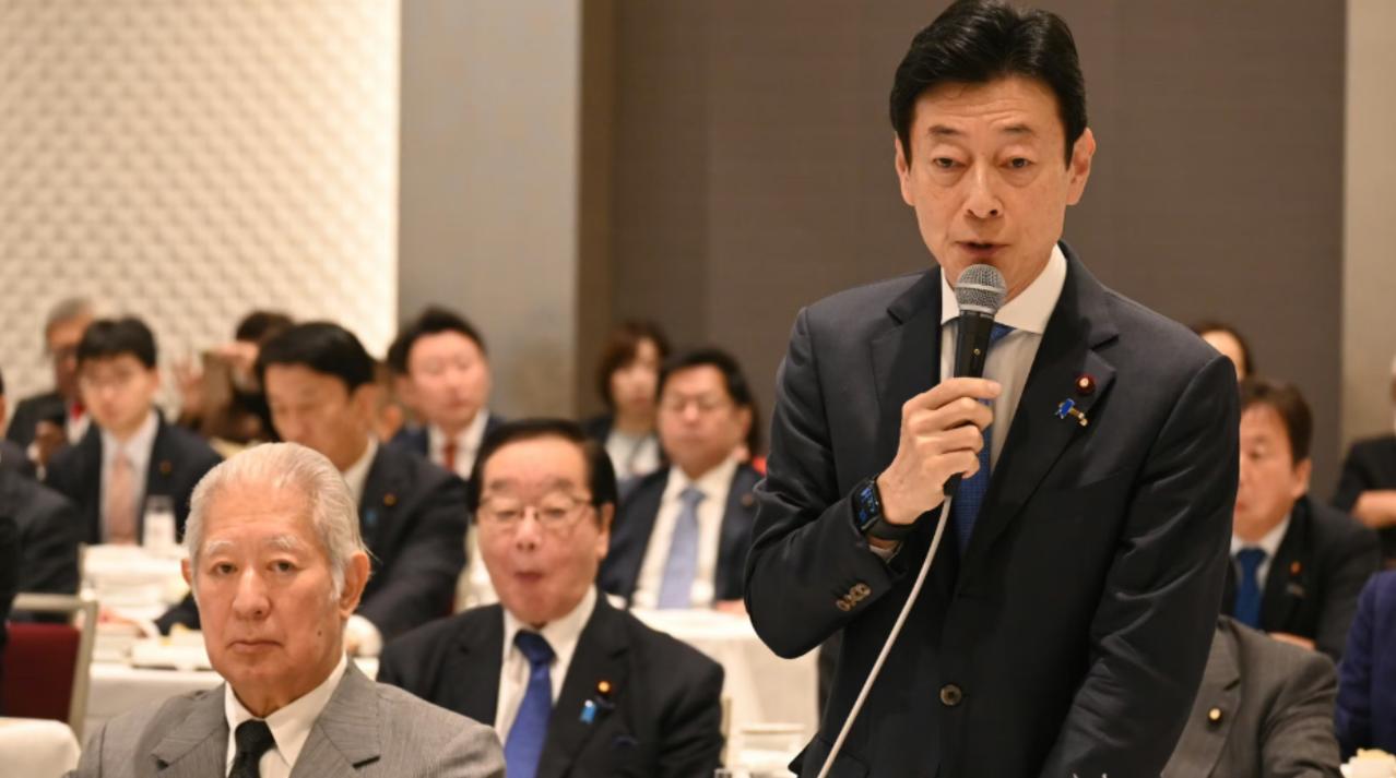 经过不懈努力，日本终于成功访华了！
根据日本方面在5月3日透露，日本自民党选举对