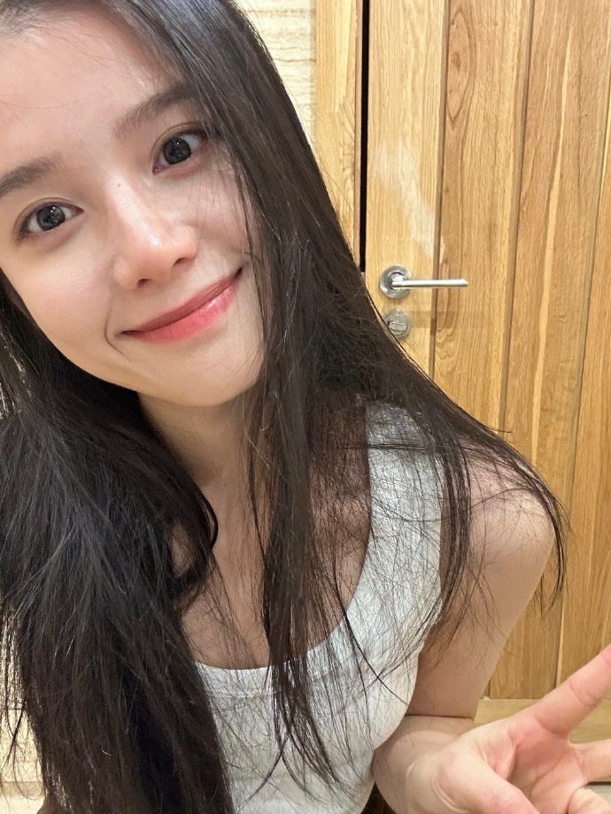 张婧仪三部破万剧联动庆生这个庆生太有创意啦从现偶里明媚鲜活的朱韵，到古装里独立清