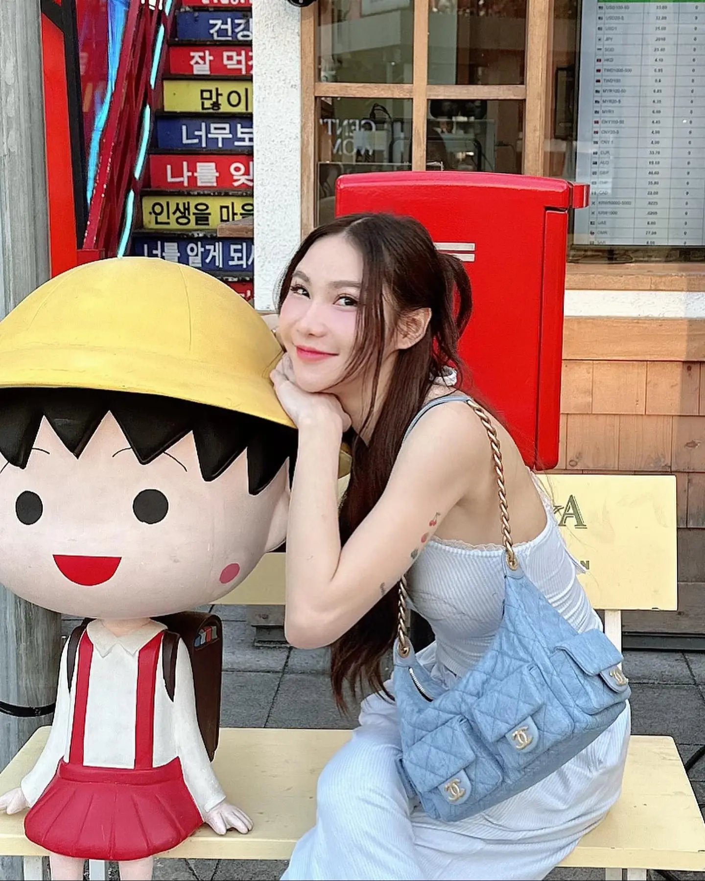 很内向，亲嘴得等别人先