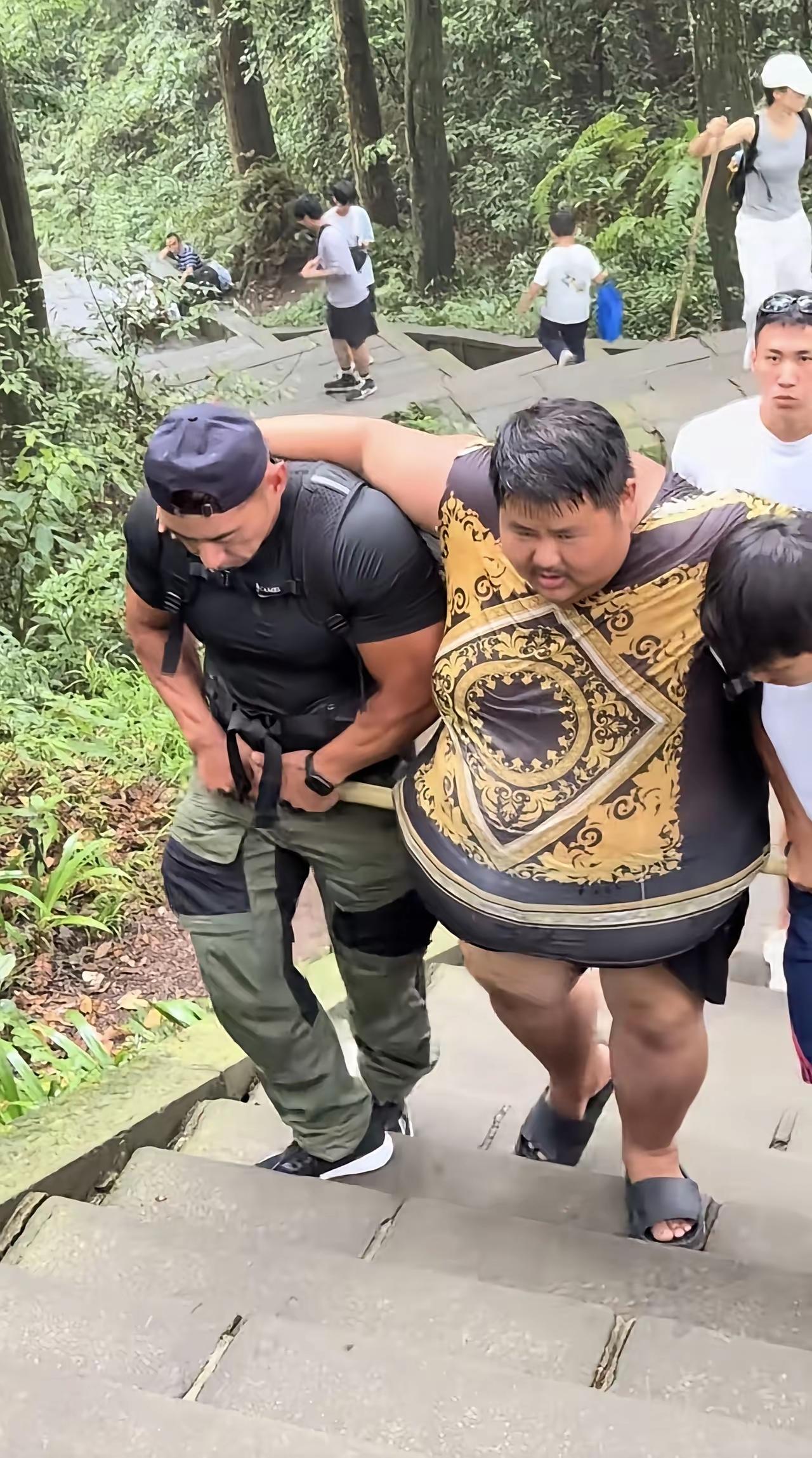 大胃袋良子真该注意身体健康了!通过吃播积累了巨额的财富不假，可身体能承受吗?据说