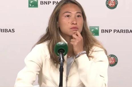郑钦文发布会哽咽落泪！自责比赛中心态失衡，原本有机会赢球？
 
6月3日的法网女