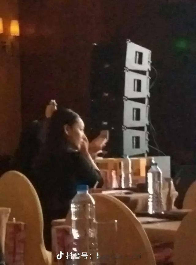 刷到花学新素材。。原来只有宁静一个人去了花2点映会。。 ​​​