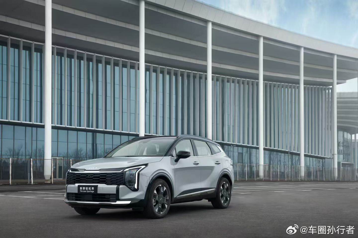 起亚新狮铂拓界正式上市拓界新生，奔赴热爱全国焕新一口价10.99万元起多重尊享礼