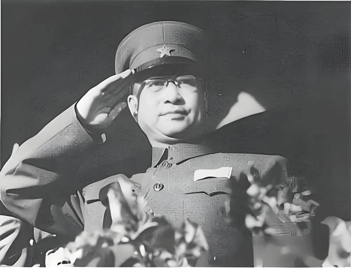 [太阳]“粟裕根本不会打仗！”，1958年，陈赓大将进京开会，竟然看到有人大放厥