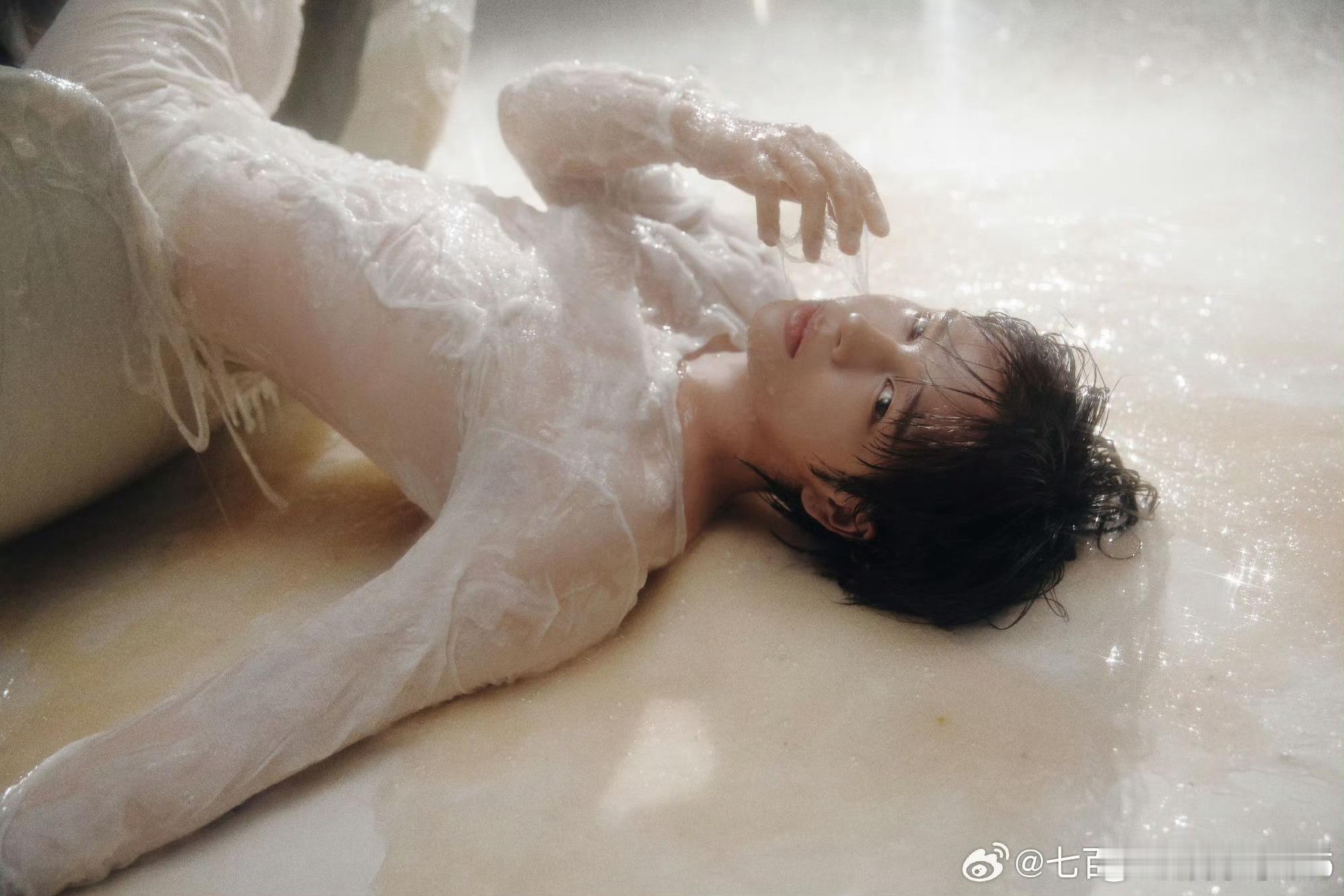 星船的策划疯了，快点找人去治治吧，这图看得人恶心 ​​​