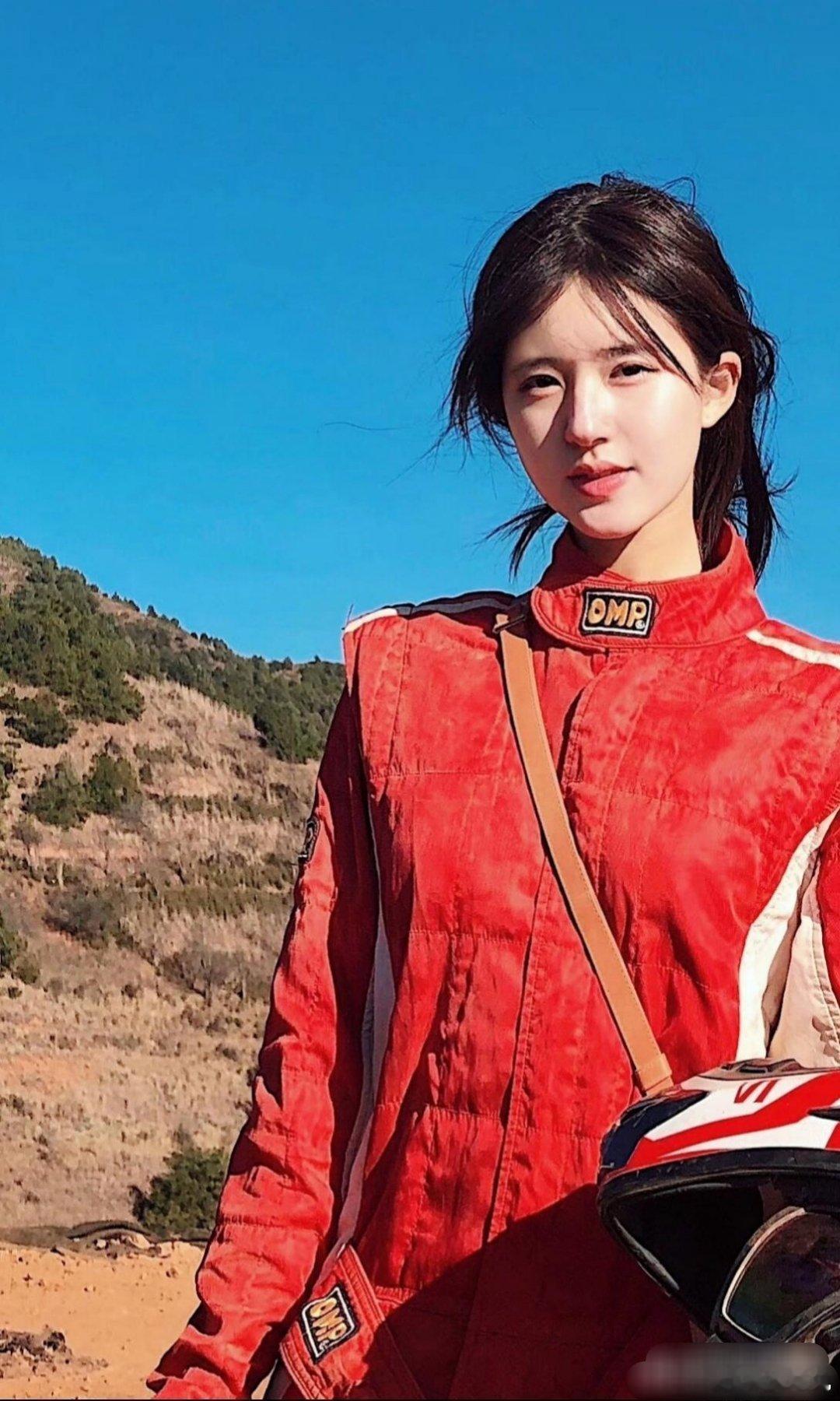 怪不得女明星都要拼命减肥，这是赵露思最瘦的时候，美出新高度了！ ​​​