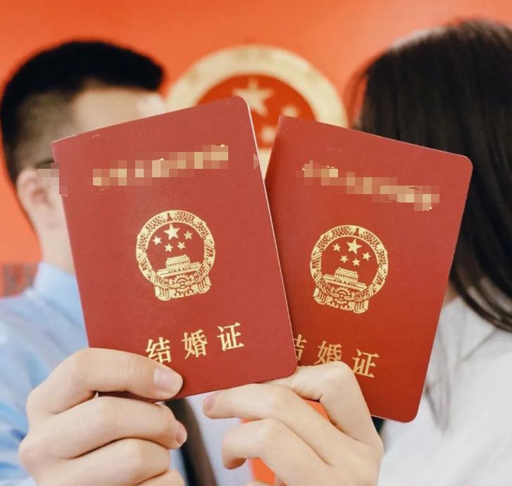 8月刚开始，社会上出现了3个反常现象！不知道大家发现没？

第一，结婚的年轻人变