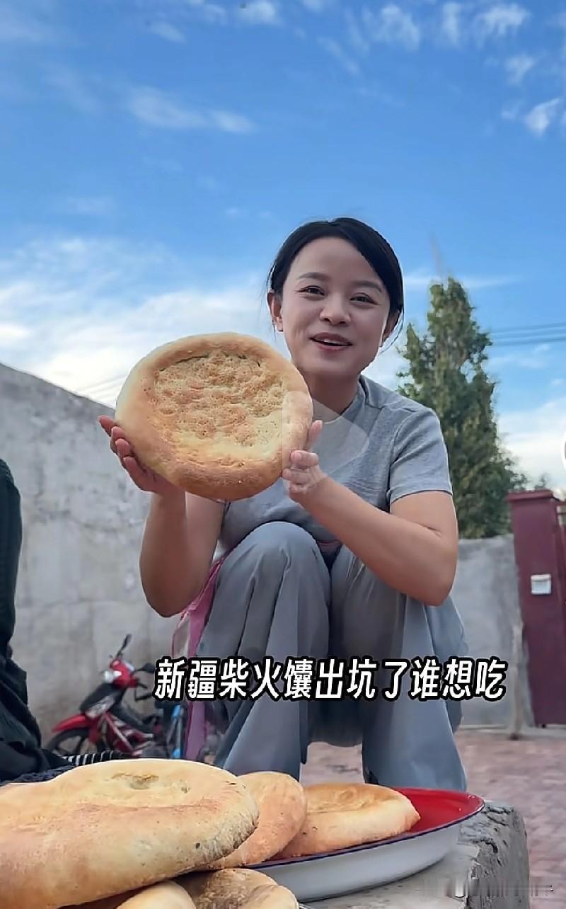 新疆人的馕，应该就是以前的干粮吧，放十天半个月不会坏的，就是干硬，边吃边喝水是不