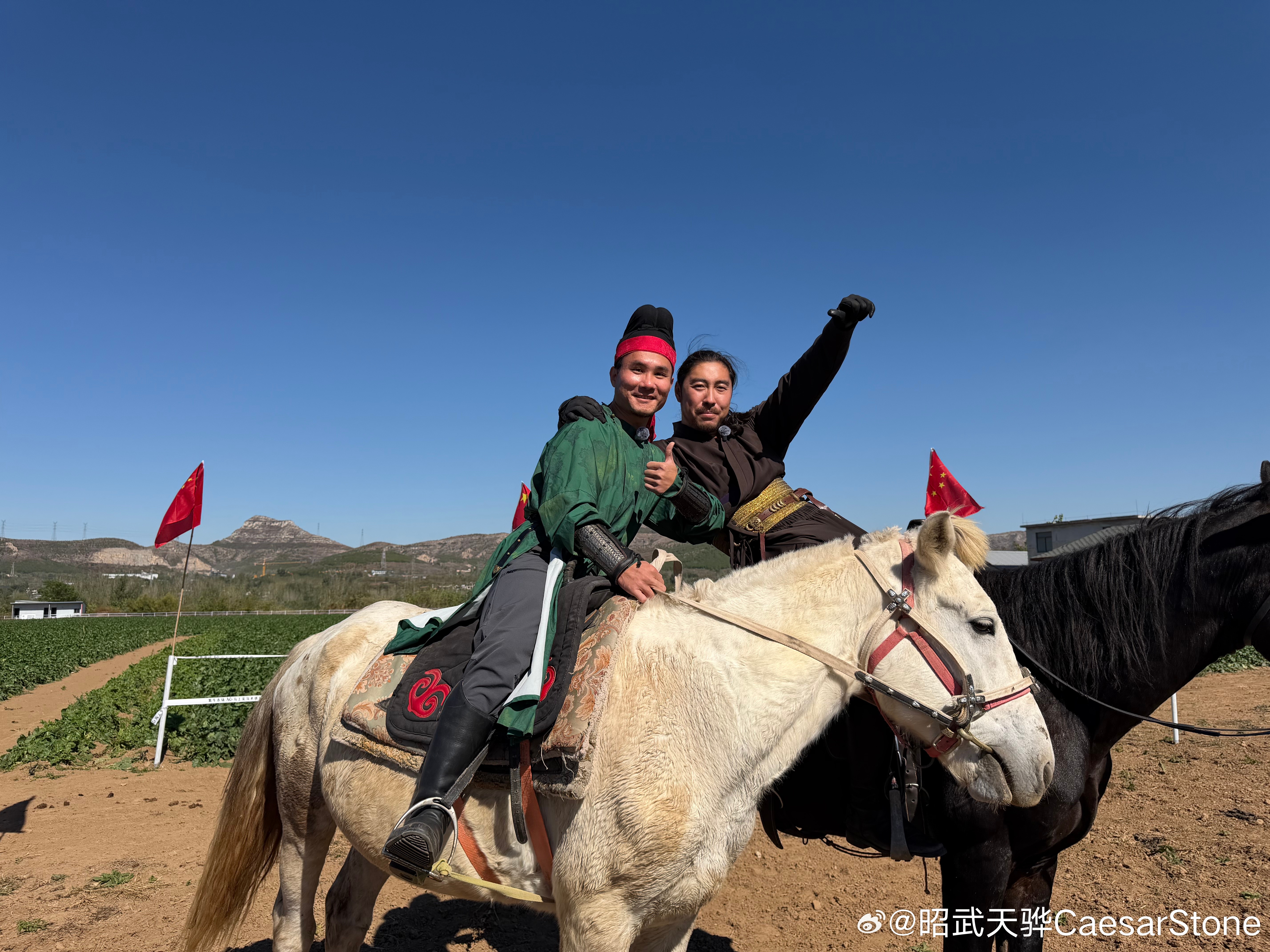 今天和大邦聊起来，才发现，我俩原来打出道的时候就认识了，一晃也 11 年了[坏笑