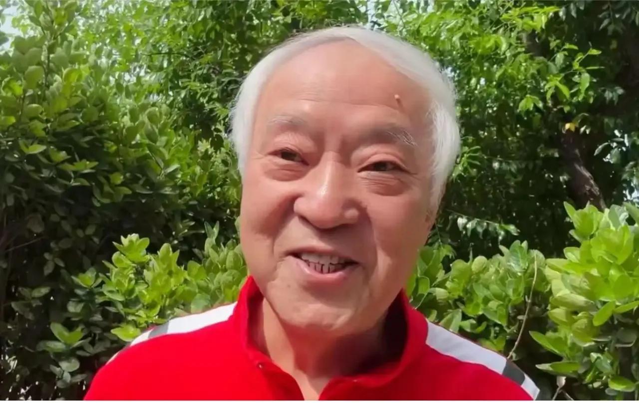 青春去难找，
牛群人已老。
带给万家乐，
相声说的好。