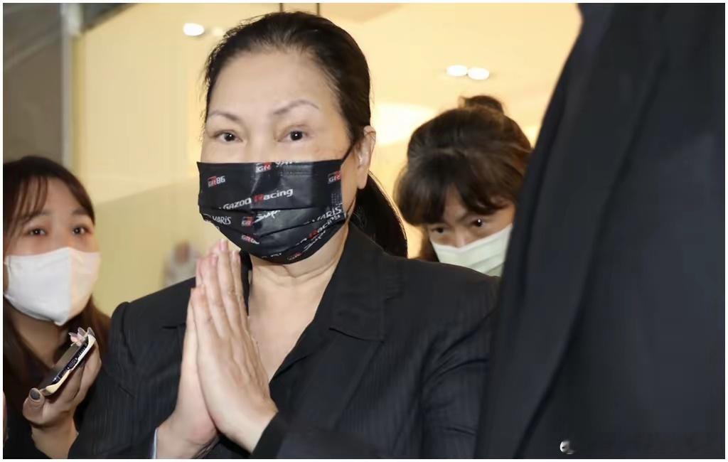 S妈深夜求救：“时薪可谈，谁能拉我出门散散步？”S妈(黄春梅)今年2月泪别爱女大
