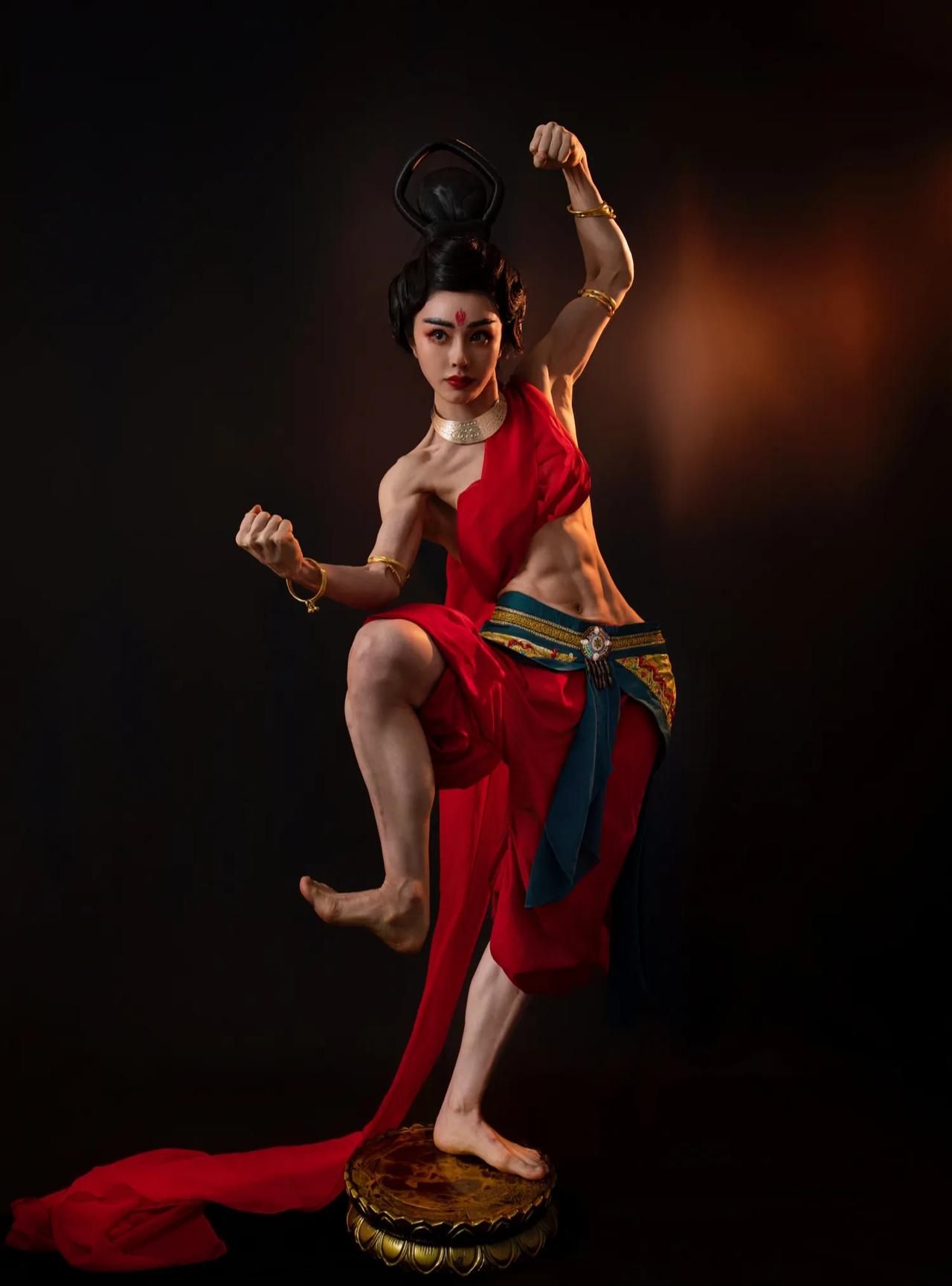 金刚芭比飞天，喜欢这样的女孩子吗？#健身体美女# 其实飞天本来就是男性，就是要有