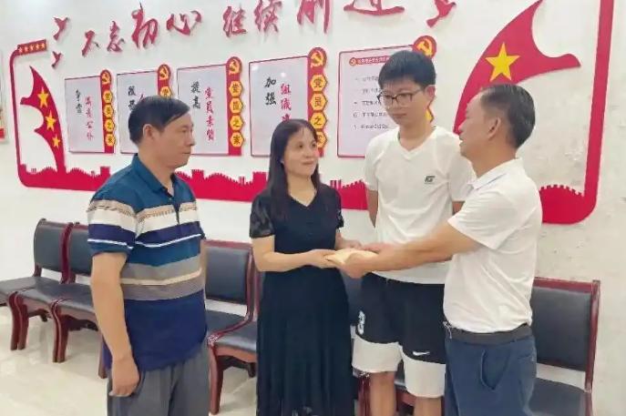 湖南祁东“扶老人赔1.9万元”这件事，最新结果已经反转：店主被明确认定没有过错，