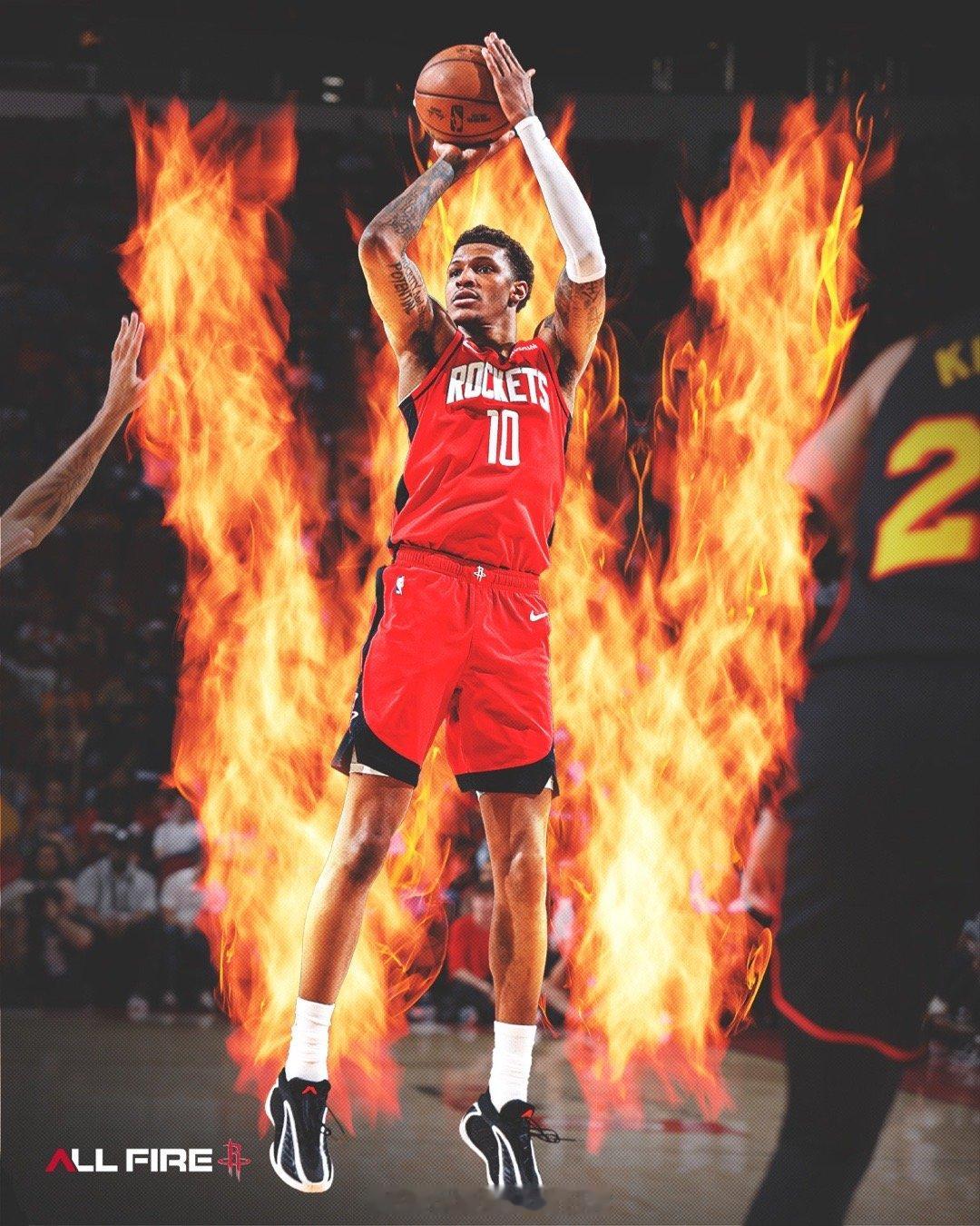 从小到大，小贾一直是队内头号球星，球队围绕他量身适配打法，他随时能拿到球、在舒适