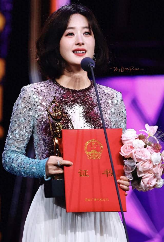无背景无科班！赵丽颖的履历，远比你想象的更厉害