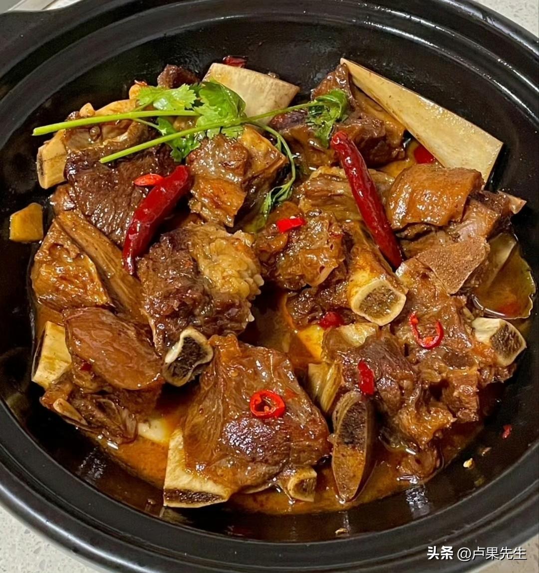 打卡美味家常菜作者加速成长计划最钟爱的带馅的早餐饼。一早起床，便安排上满满的烟火