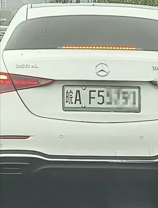 多地新能源车牌绿色变白色之前有在网上看到，还以为是褪色导致的，原来有些地方早已经