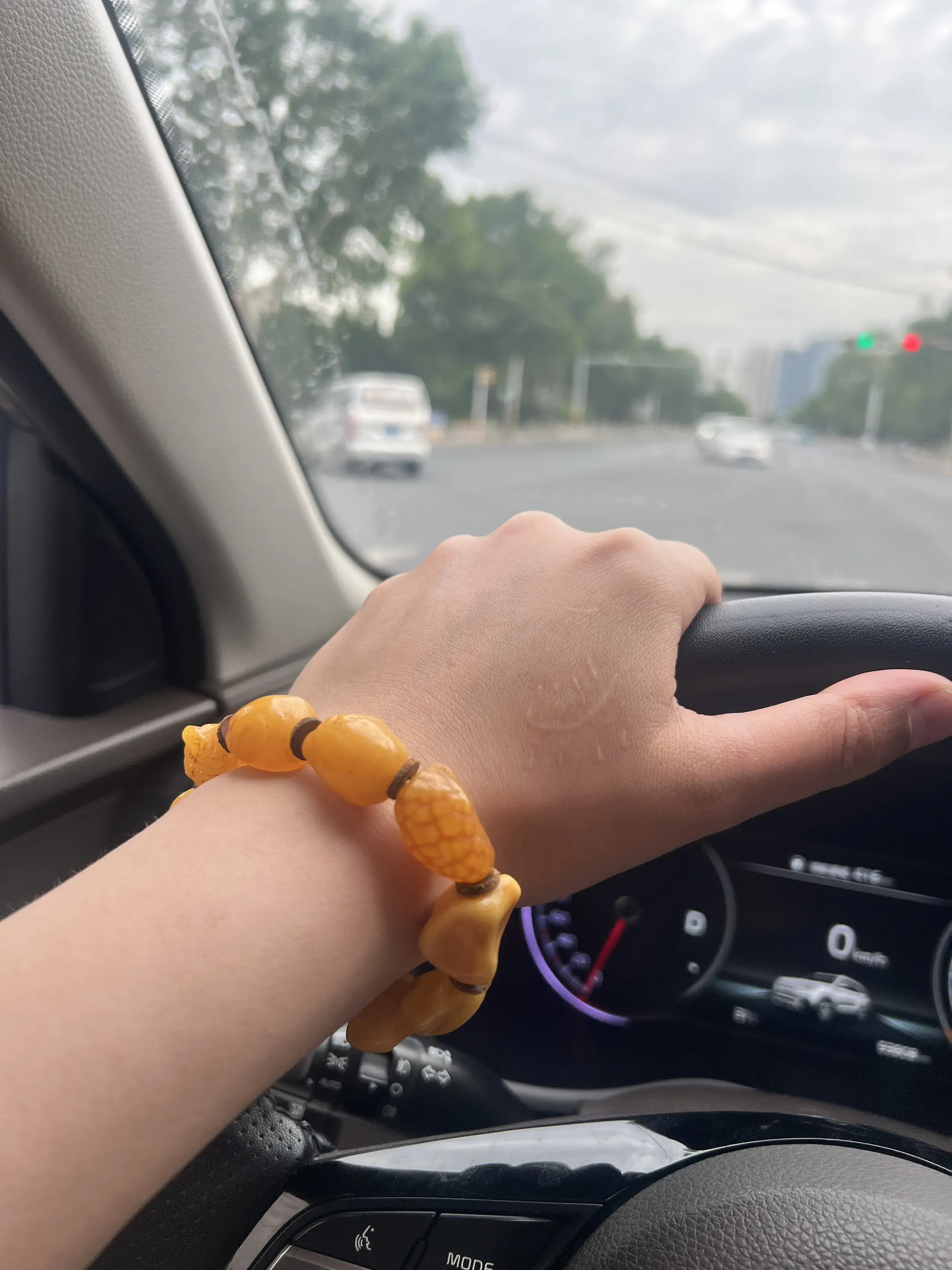 热门 开车不盘串快乐少一半 手串给的情绪价值 文玩无贵贱只要自己爱 盘...