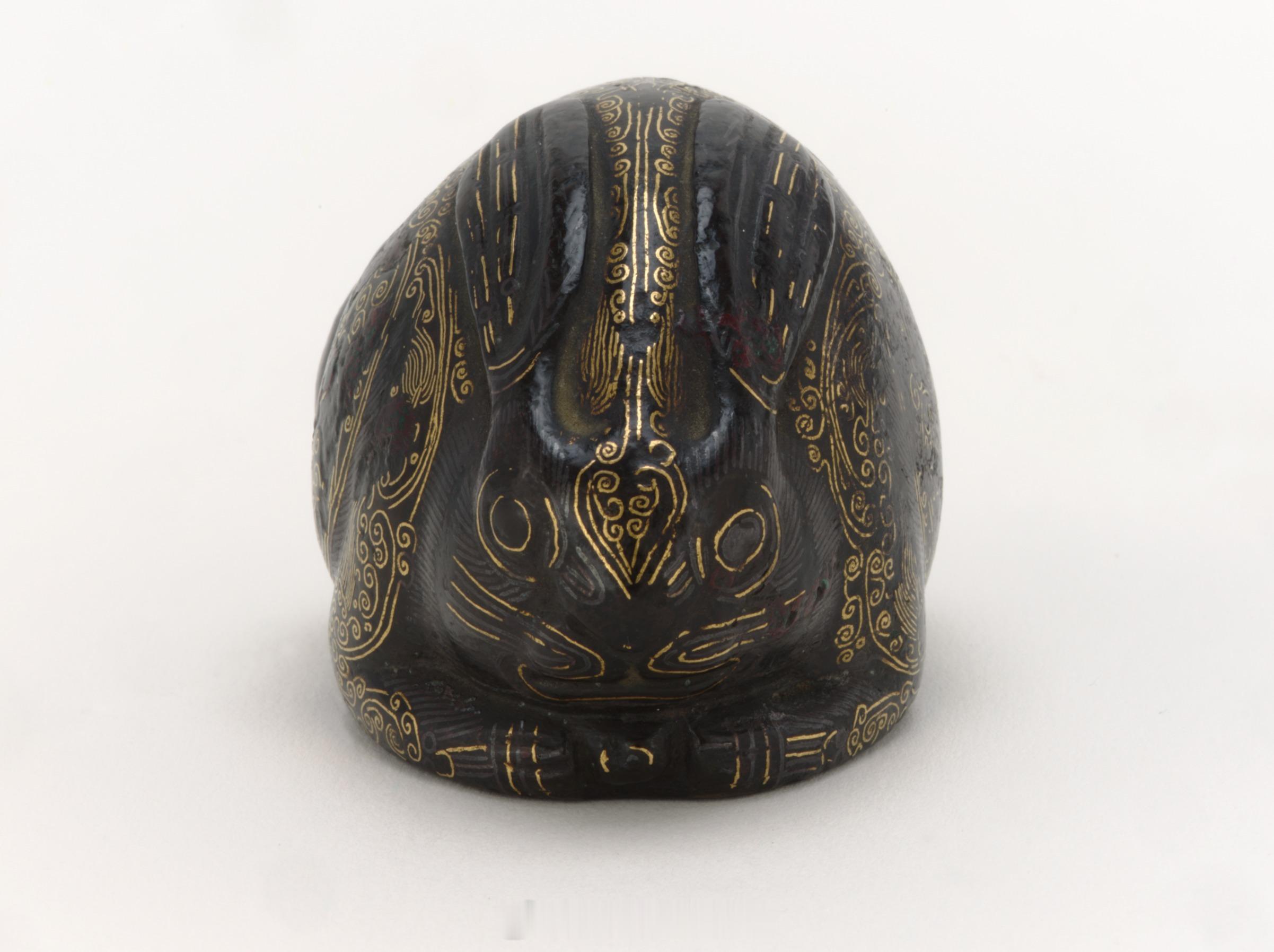 唐 铜错金兔镇尺寸： H x W x D: 4.5 x 4.7 x 6.9 cm
