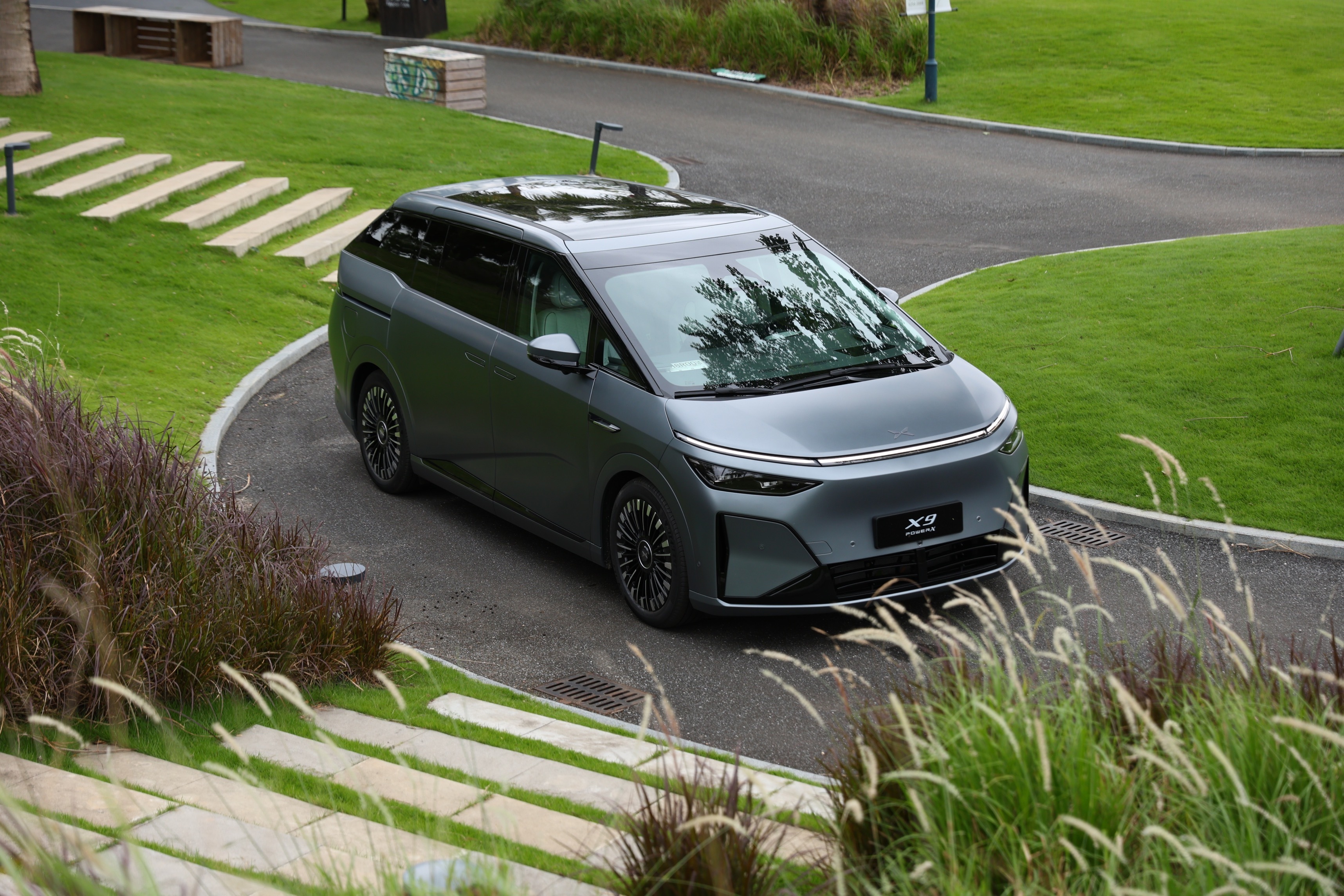 小鹏X9超级增程太强了小鹏X9超级增程今晚预售 小鹏X9超级增程都强在哪？首先，