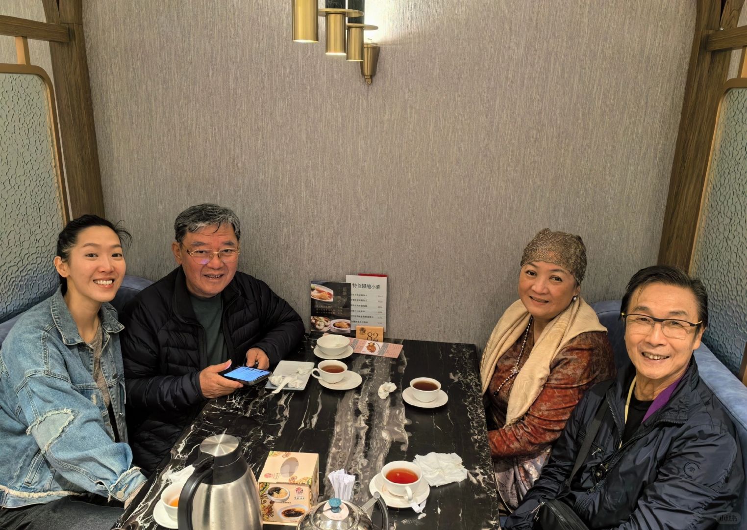 久未露面的刘松仁，与李立群聚餐，变化太大