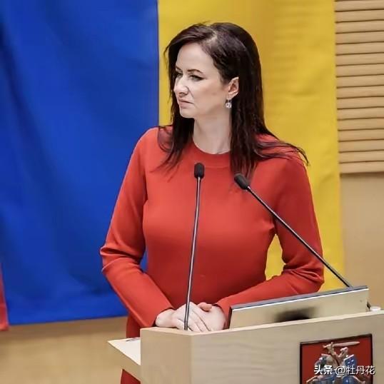 立陶宛美女总理向中国认错
据俄罗斯媒体报道，立陶宛新任美女总理鲁吉涅涅接受采访时