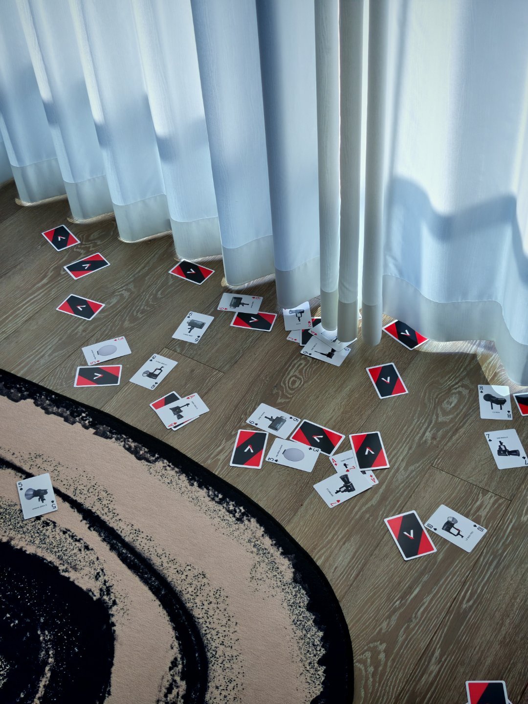 妈见打系列在家里万飞牌。