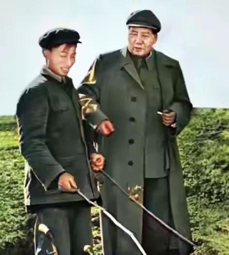 说得对，民心是最公正的历史裁判，毛主席和老一辈无产阶级革命家的功绩，早已刻进民族