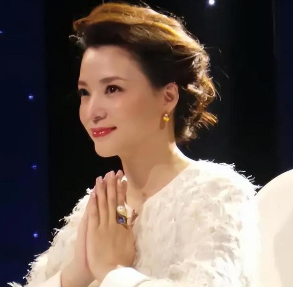 曝央视主持人董卿母亲去世！患癌七年，为了女儿推掉教育厅的工作
娱乐