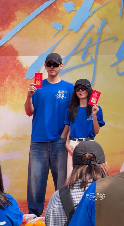 张子枫陈飞宇这个哥妹感震撼美味张子枫陈飞宇河清海晏正式开机内娱哥妹感又刷新了，张
