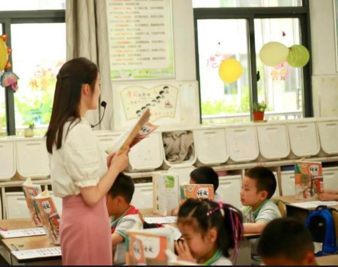 为何新教师法迟迟无法出台？今年修改教师法或将打破职称晋升壁垒，但背后却因财政压力