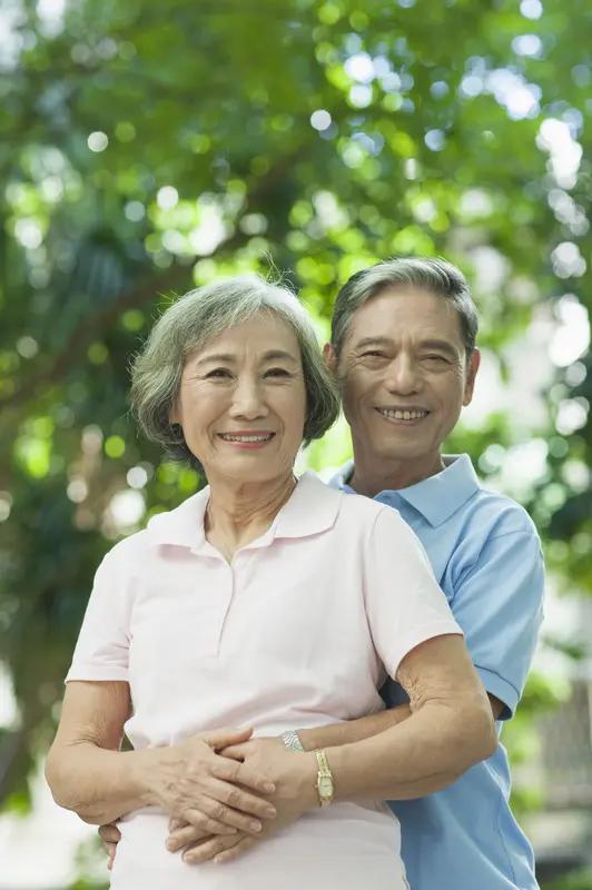 73岁直言：退休后坚持自私没有错，不合群是长寿秘诀
我今年73岁，老伴今年75岁