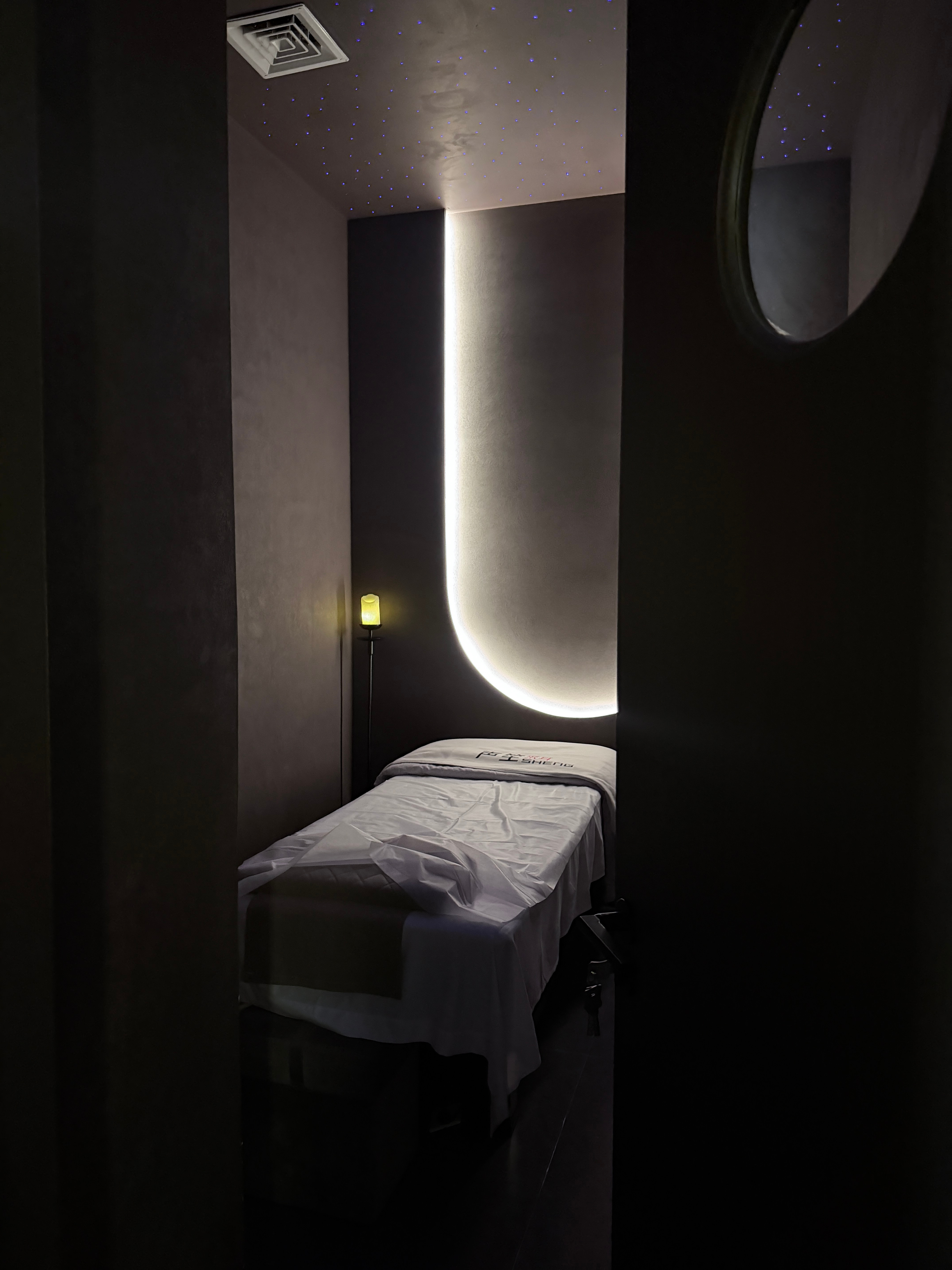 现在的生活好规律每周去采耳 头疗 做脸 按摩 spa 运动稳定的滋养自己 