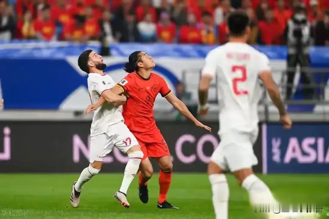 国足与印尼的世界杯预选赛上，主场优势加上运气让国足终结了三连败的颓势 。青岛奥体