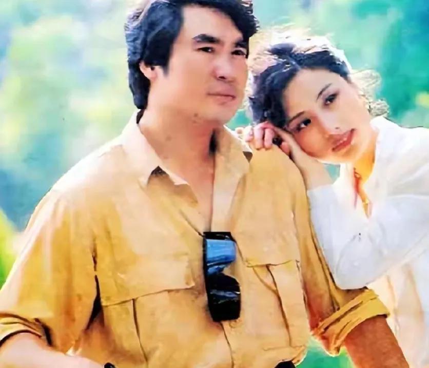 因电影《元帅与士兵》，他俩相识结缘，后来却离异。当年，赵娜和刘晓庆一样火，甚至名