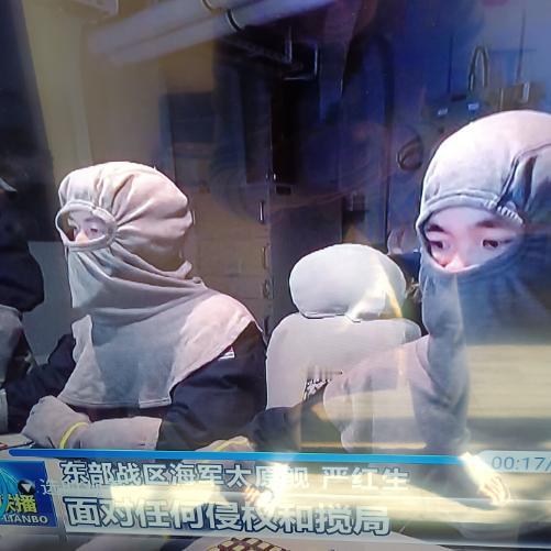 为什么正义使命-2025演习中，我海军指战员都戴上了头套？这头套起什么作用？
