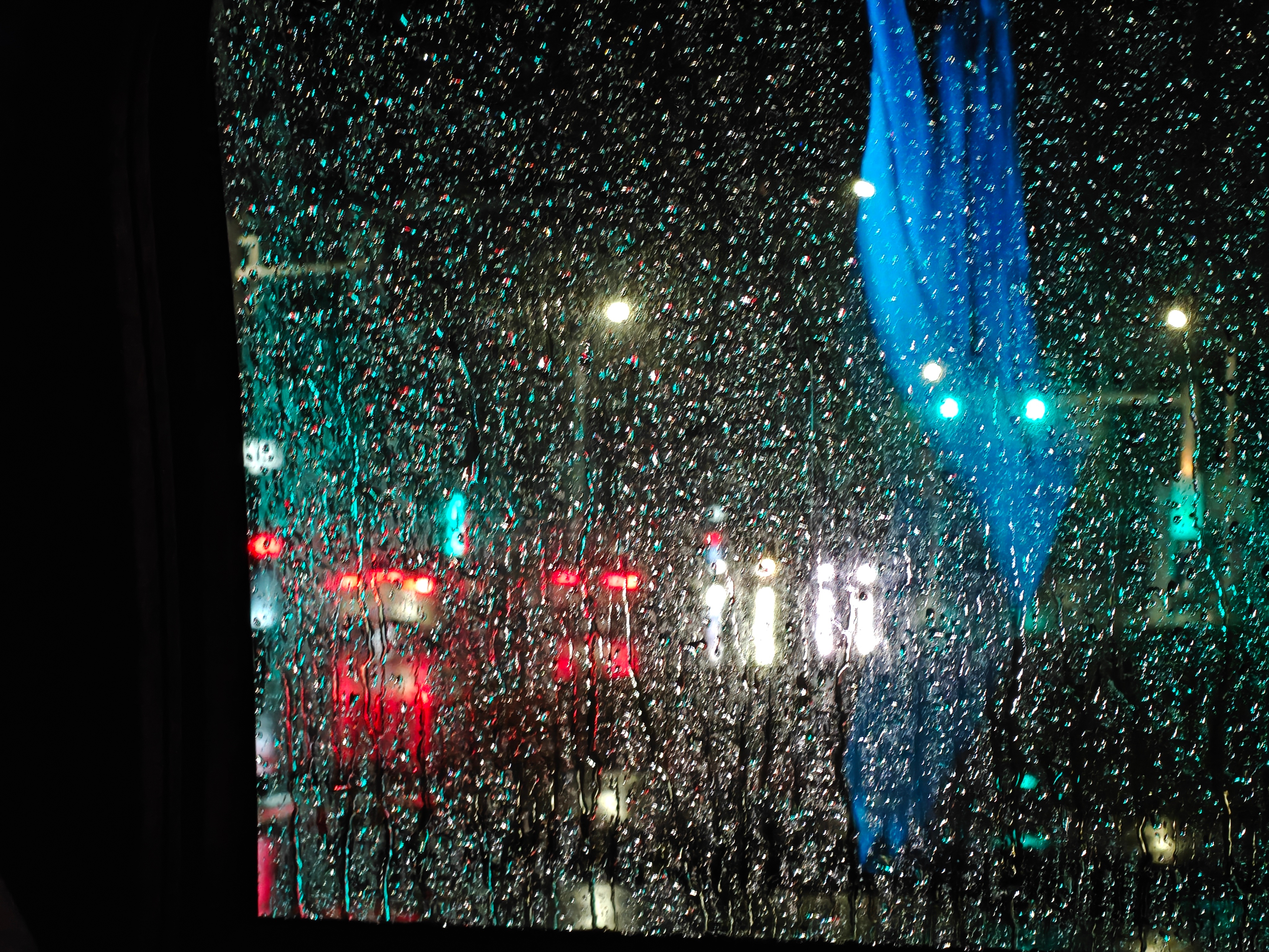 隅间圆语2026/06/19晚上十一点 回宿舍路上又下大雨了