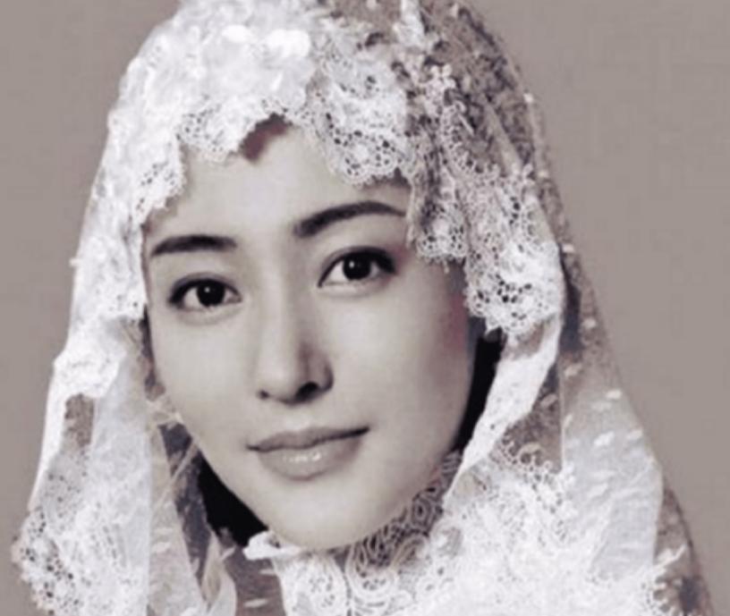 1967年，孔祥熙病危，临终前，他握着妻子宋蔼玲的手，喃喃地说道：“我们孔家富可