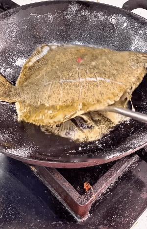 我烧也是这样，我怀疑过锅，怀疑过铲子，怀疑过油，就是没怀疑过我的技术![捂脸]
