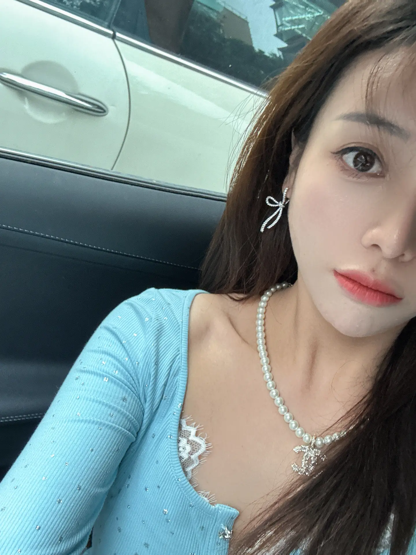 中秋快乐大家，注意妖风。刮到我怀里。我可不还了哦。😂