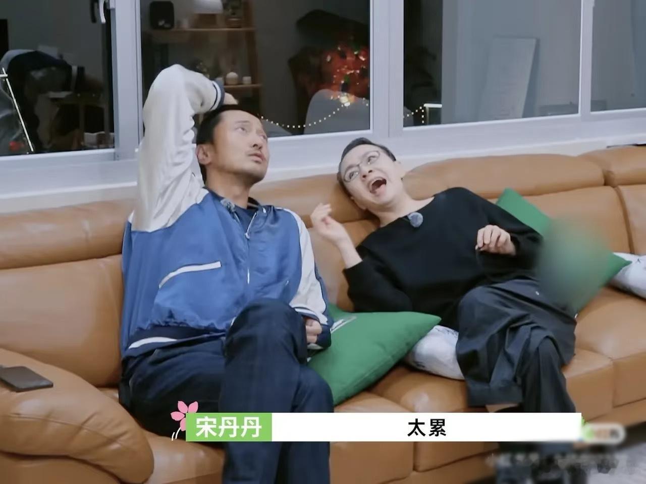 宋丹丹坐轮椅也想看王传君表演周五晚高疯 坐着轮椅也要去看你演戏，这句承诺太重了，