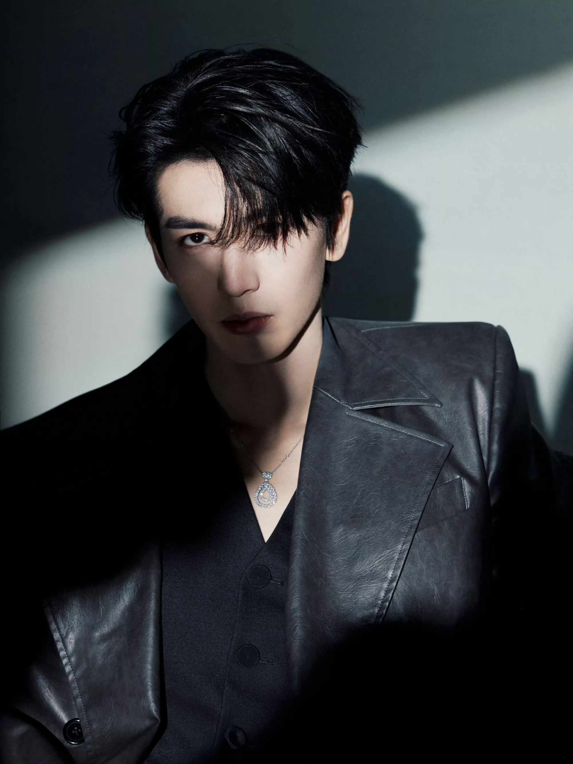 张凌赫光铸锋芒裁影为界张凌赫存在即焦点张凌赫存在即焦点，帅，[舔屏][舔屏] ​