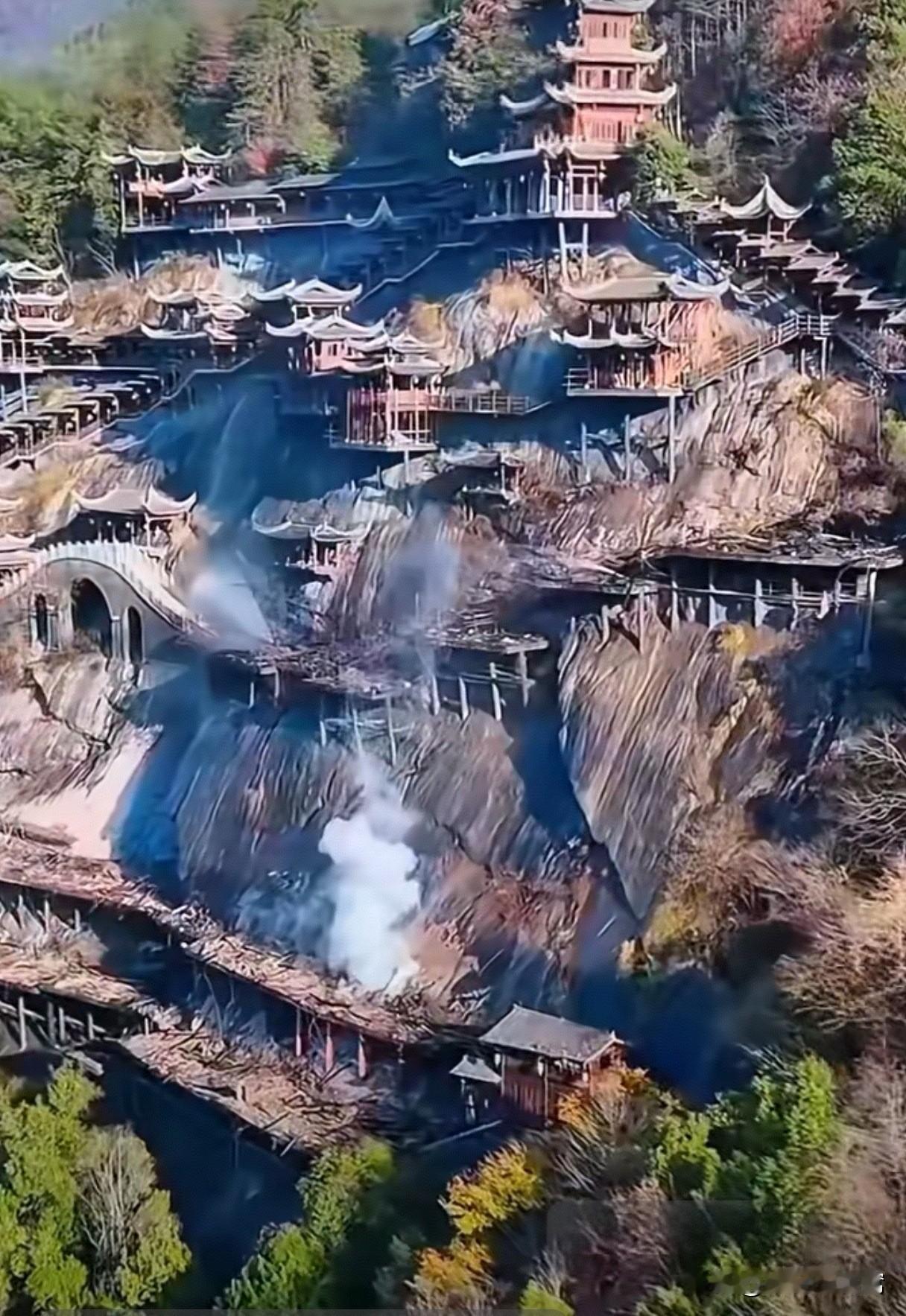 江西上饶望仙谷，火灾前后对比图让我们揪心了！

望仙谷风景绝美，此前有报道，该景