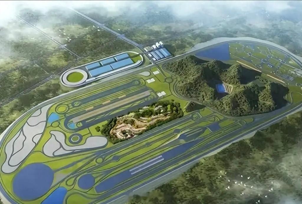 比亚迪集团在广西布局的两个首个:全球首个最大电池基地；全球首个最大试车场。比亚迪
