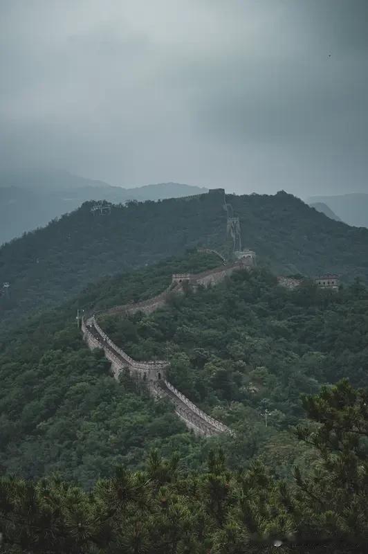 有人参加挑战赛分享自驾长城经历，自驾长城第31天，为拍长城云海，即便来回250公