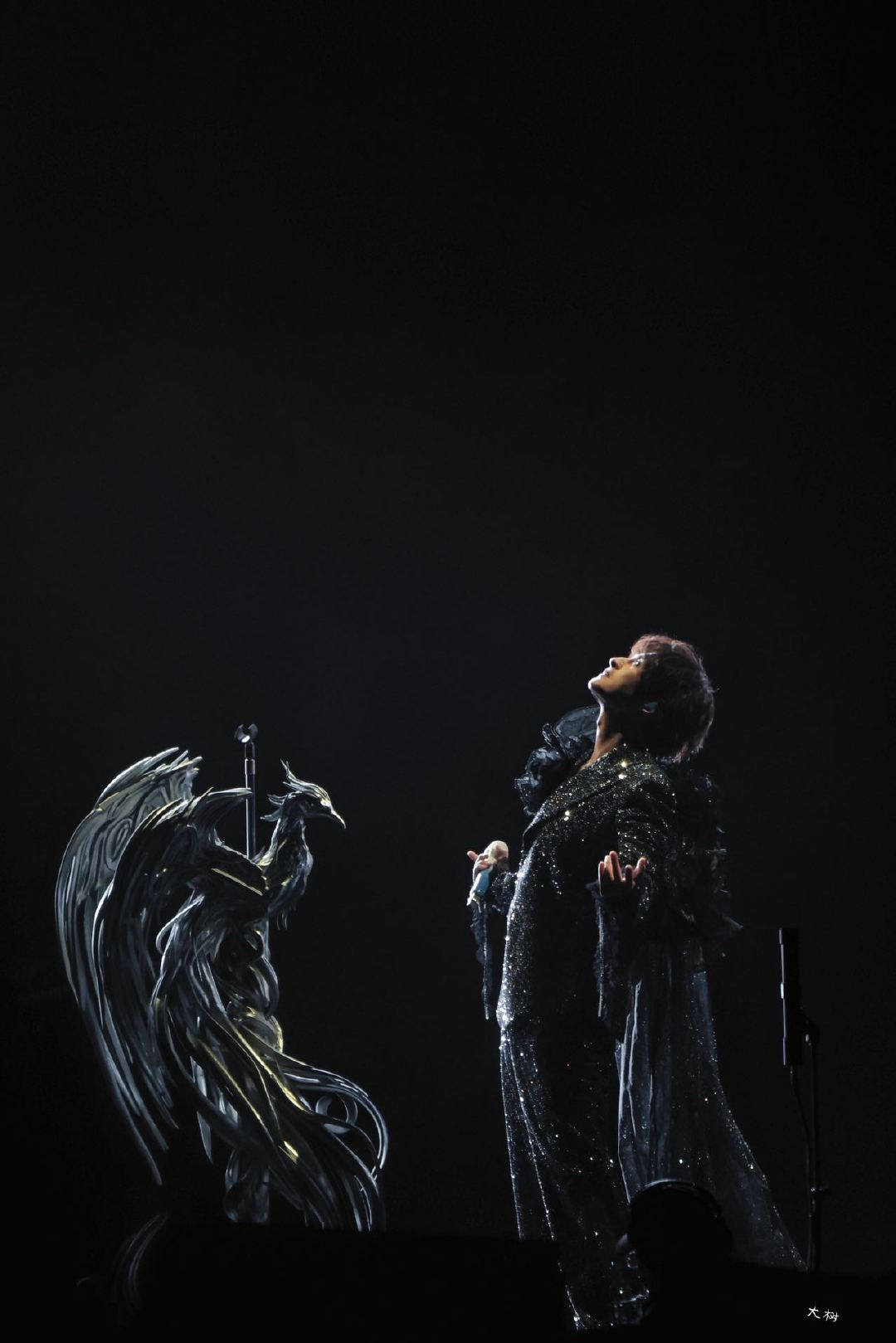 张远演唱会MAMA首秀 张远演唱会放大招！披哥版《MAMA》首秀太炸，高音一嗓子